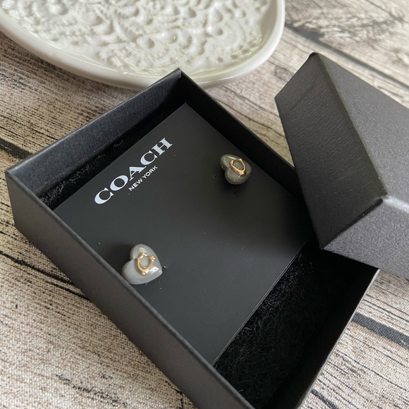 NWT! Beautiful Coach heart earrings with logo. Authentic Coach brand. - Picture 6 of 11